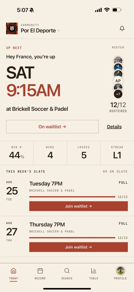 Por El Deporte home screen showing upcoming games and roster status